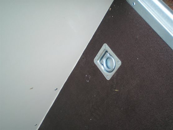 F.1326-1300 cargo m/rampe og sidedør surringsbeslag i bund